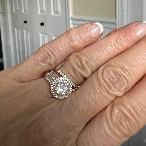 Double Halo Ring - Picture 3 of 5